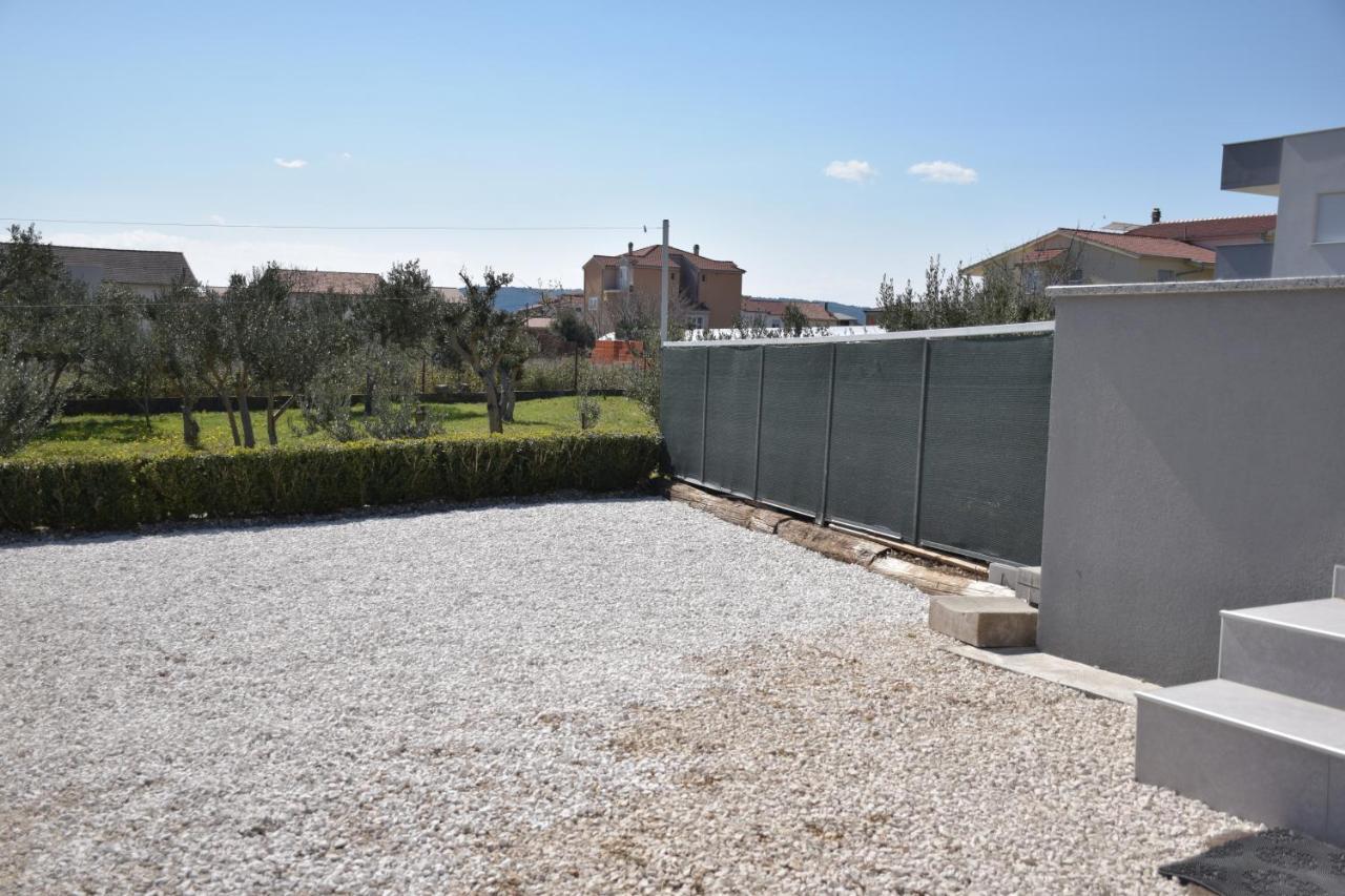 Appartement Studio Apartman Gili à Kaštela Extérieur photo